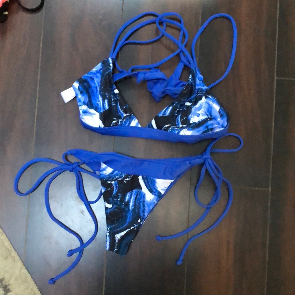 Aloe swim suit bikini size small but fits size XS also